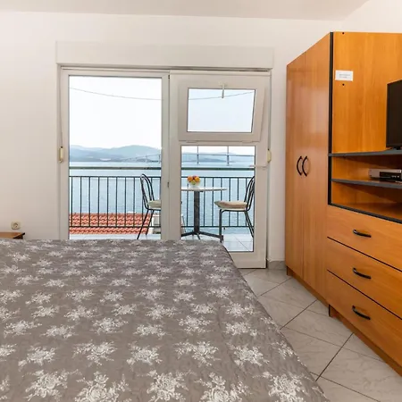 Apartament Beautiful In With Wifi Klek